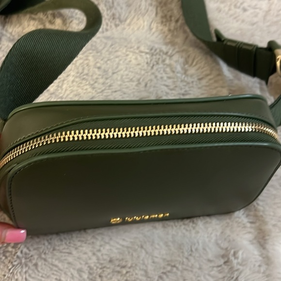 EUC Lululemon Everywhere Belt Bag Cactus Leather Alternative - Barack Green - Picture 5 of 8